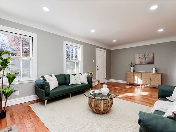 4th image of 554 S Clay Ave