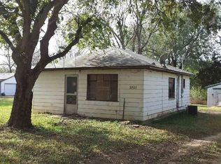 2202 W 4th Ave, Winfield, KS 67156