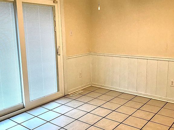 4th image of 3044 Cobblestone Dr