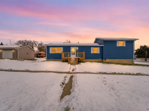 702 Beautiful St, Tama, IA 52339