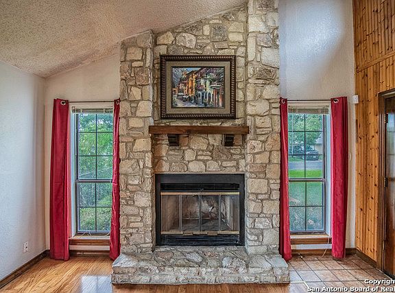 5th image of 416 Stratford Ct