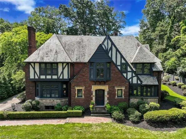 952 Genesee Rd, Akron, OH 44303