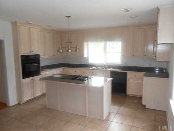 3rd image of 903 S Brightleaf Blvd