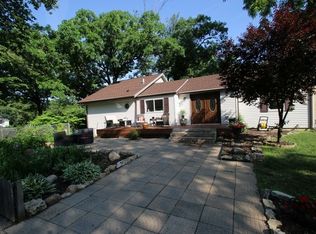 5272 Glen Dr, Roscoe, IL 61073