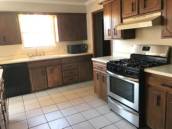 3rd image of 7418 Dreyfuss Dr