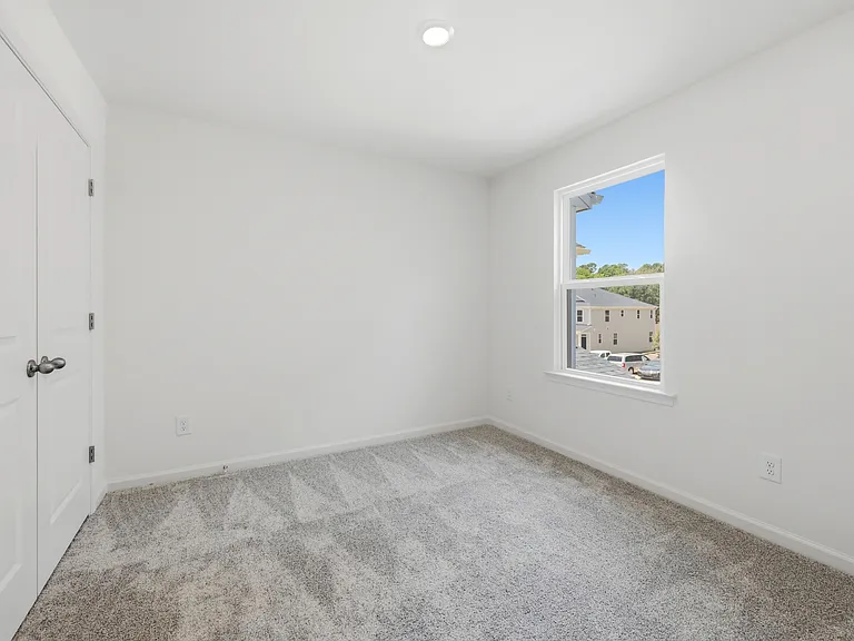 210 Parker Ln — Photo 24