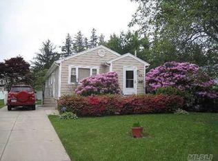 43 Laurel Dr, Brentwood, NY 11717