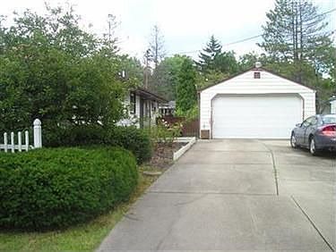 3rd image of 396 Fuller Dr NE