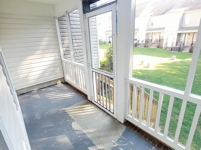 411 Whitehall Ct — Photo 47