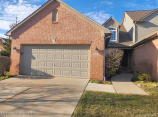 43880 Cherry Grove Ct W, Canton, MI