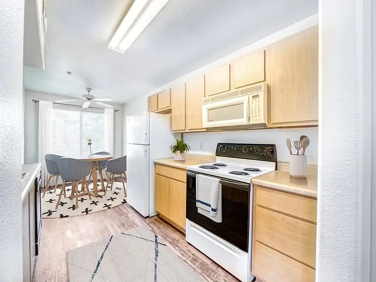 Kitchen & Dining Space
