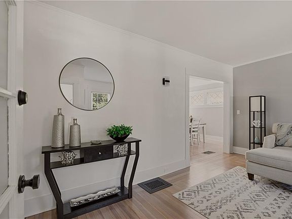 2nd image of 21 Pell St