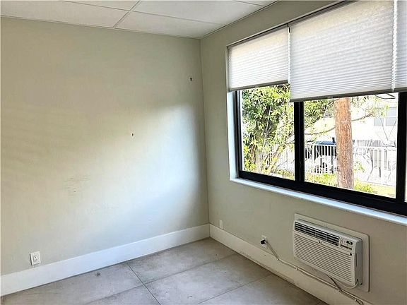 3rd image of 1541 Cordova Rd #205