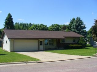 613 18th St, Windom, MN 56101