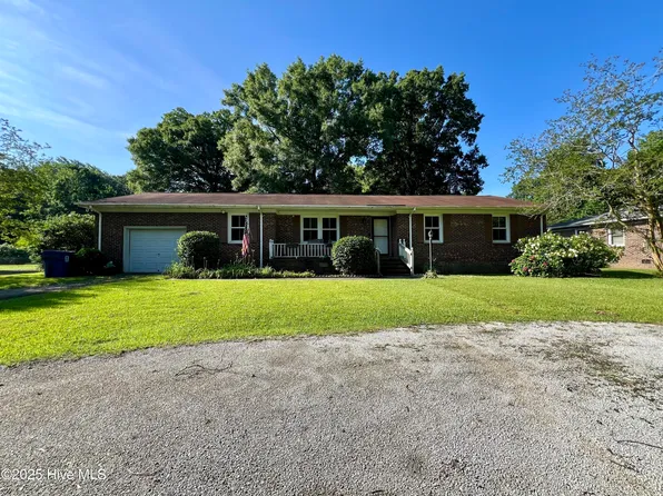 210 Briarwood Lane, New Bern, NC 28560