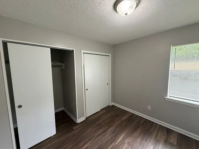 1271 Chickamauga Ave — Photo 9