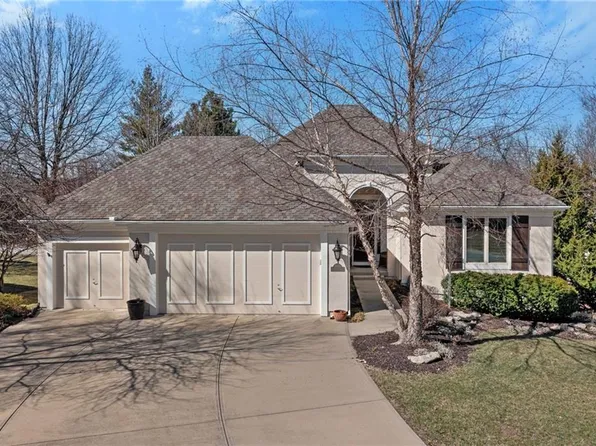 10186 S Shadow Cir, Olathe, KS 66061