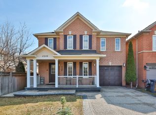 2210 Fairmount Dr, Oakville, ON L6M5J5