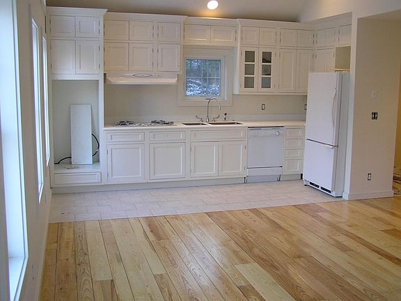 Kitchen (does not show double oven)