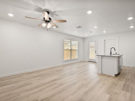 4th image of 13813 Fremont Ave