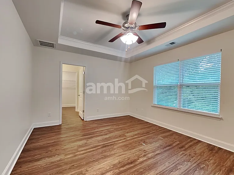 622 E Lionel Rd — Photo 7