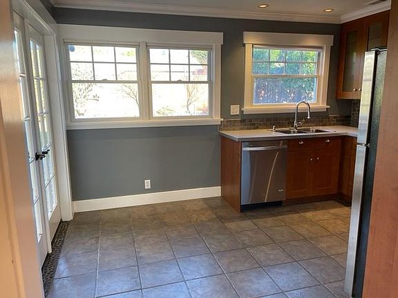 3rd image of 1589 Mizzen Ln