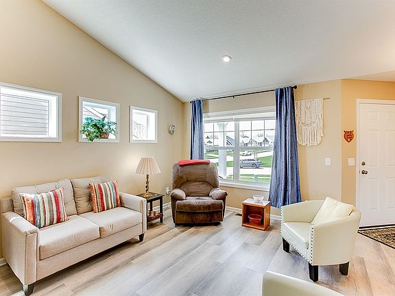 3rd image of 20938 Glade Ave