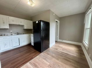 1700 B St APT 3, Lincoln, NE 68502