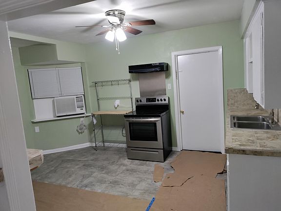 3rd image of 202 W Jackson Ave