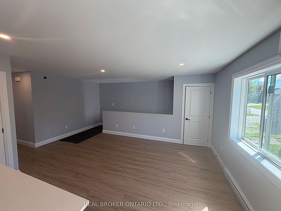 4th image of 4383 Huronia Rd #3