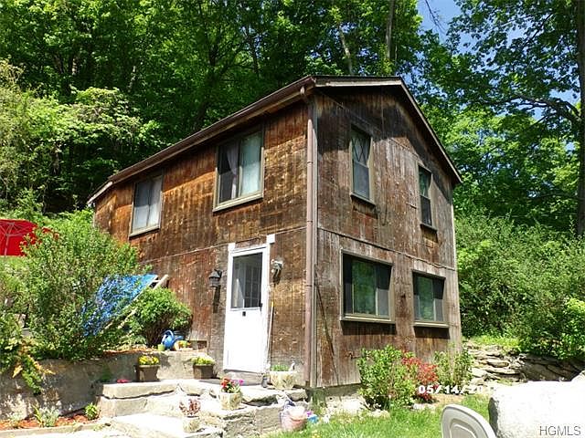 1st image of 25 Beekman Dr