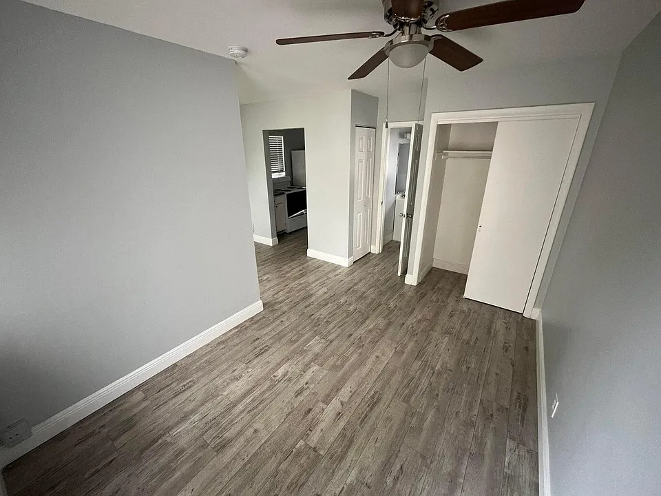 1150 W Blue Heron Blvd #7
