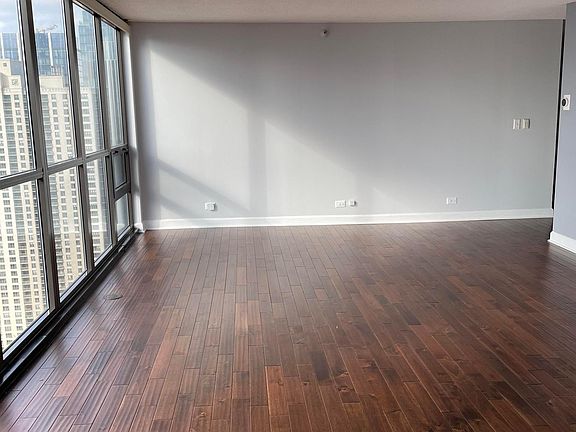 5th image of 12 E Ontario St #2014