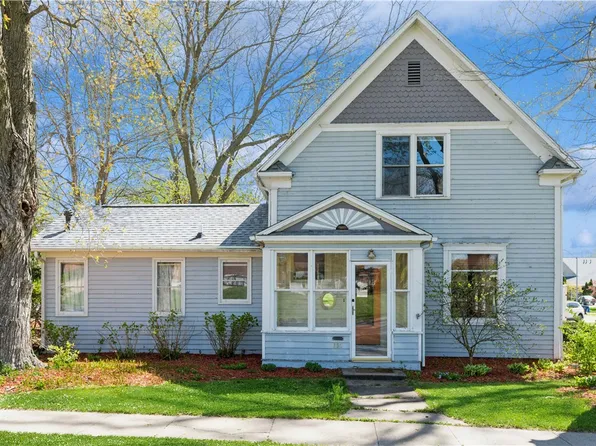 600 E 1st St, Pella, IA 50219
