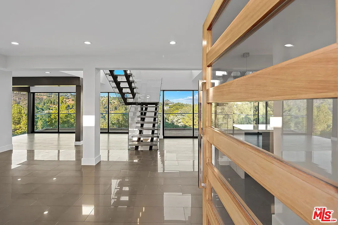 5 bed, 5.0 bath, 3462 sqft, $18,500 — Photo 3