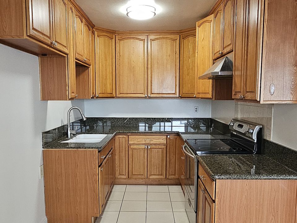 1st image of 47 N Sierra Bonita Ave APT 4