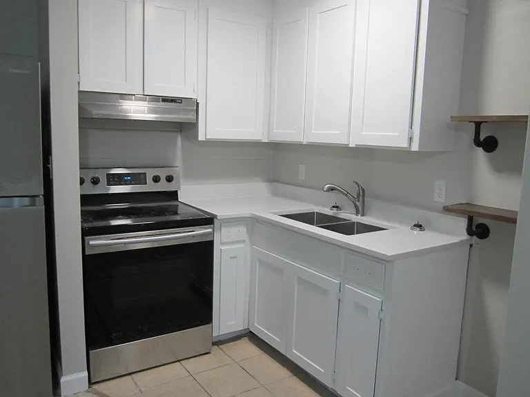 109 Chicago Ave SE #1 — Photo 3