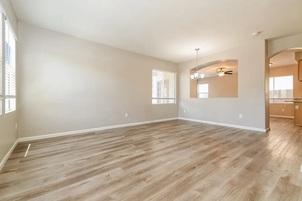 3 bed, 2.5 bath, 2121 sqft, $2,060 — Photo 4