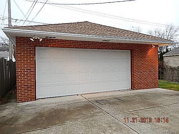 2nd image of 13427 Oakdale St