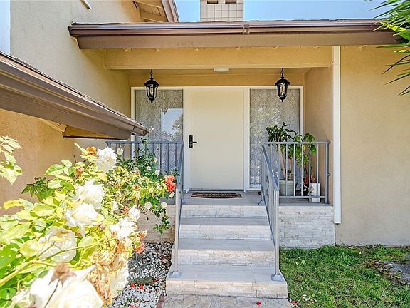 5th image of 4908 Onyx St