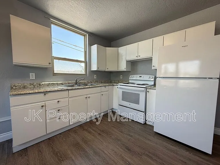 809 15th St #301 — Photo 3