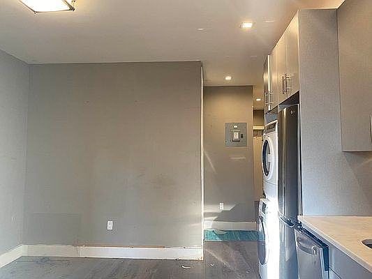 3rd image of 234 E 116th St