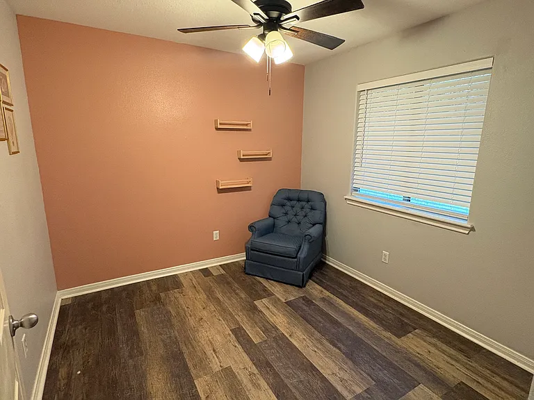 518 Tall Timber Dr — Photo 2
