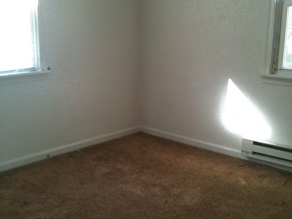 5th image of 935 Bainbridge Blvd APT B