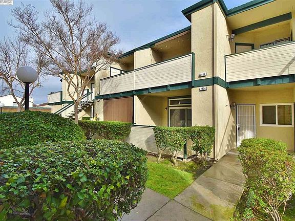 4th image of 2934 Flint St #105