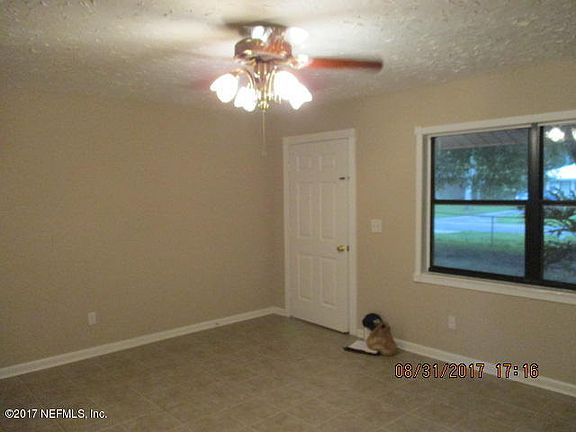 5th image of 818 Parkwood Pl