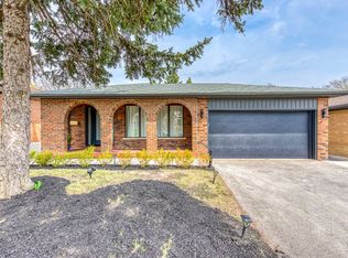 7 Ivybridge Dr, Toronto, ON M9C 3R2