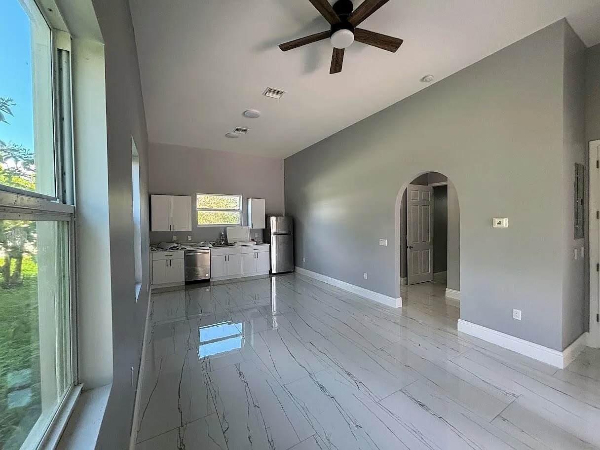 2 bed, 2.0 bath, 4002 sqft, $2,850 — Photo 4