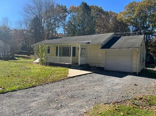 5227 5th Ave, Pocono Summit, PA 18346