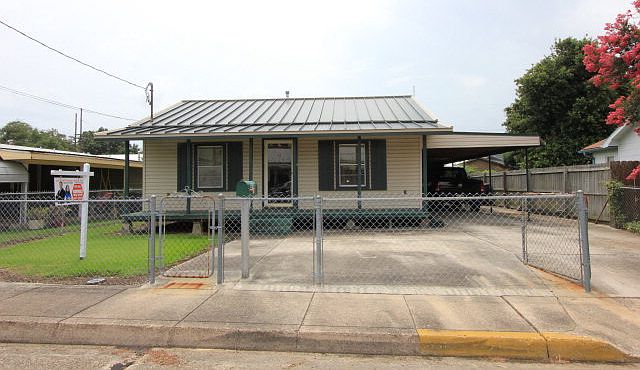 1st image of 214 Engeron St